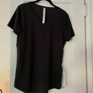 Lululemon workout shirt size 8
